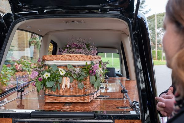 6 idées pour faire livrer des fleurs lors d'un deuil